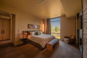 Room & Suite