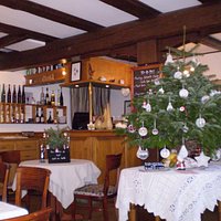 Vue de la salle décorée pour Noël
