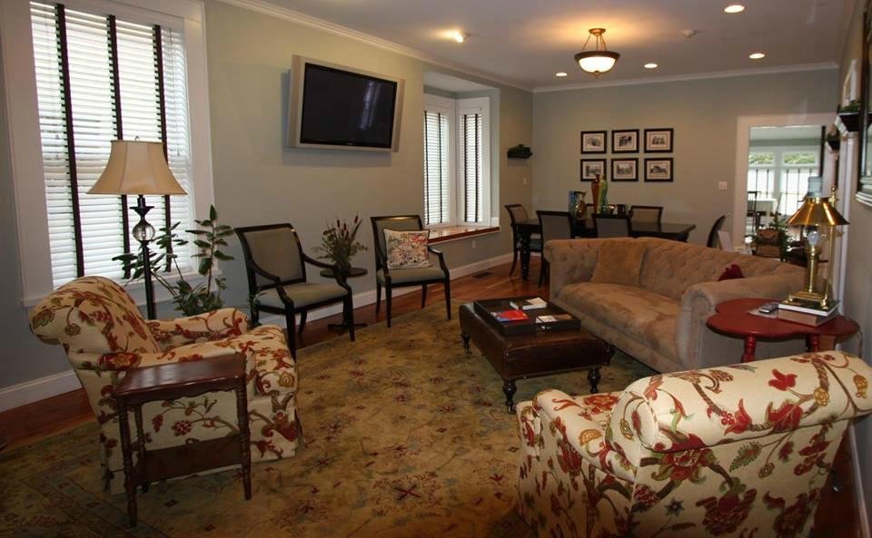 THE GUEST HOUSE INN ON COURTHOUSE SQUARE $139 ($̶1̶5̶4̶) - Updated 2022 ...