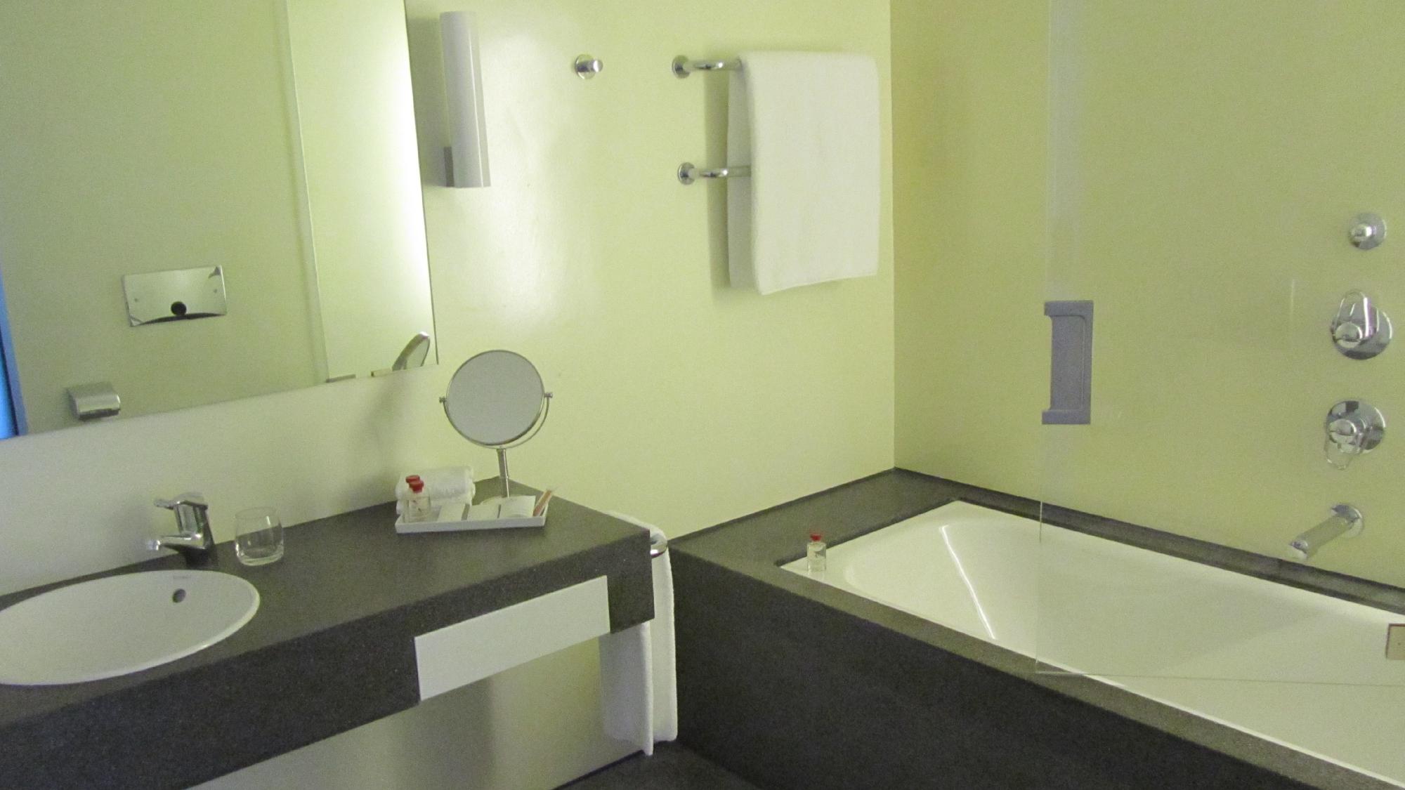 SWISS RE CENTRE FOR GLOBAL DIALOGUE - Hotel Reviews