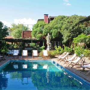 Nuestra Piscina Equipada con Nuevas Reposeras