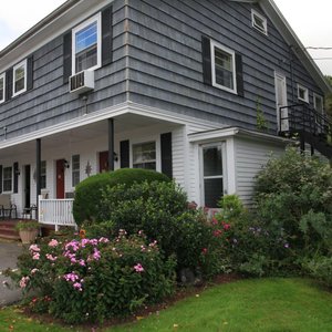 Building with lodging