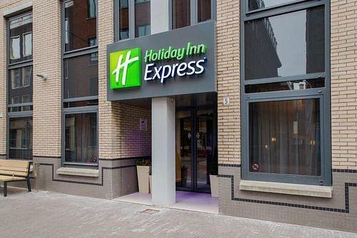Holiday Inn Express The ?w=600&h= 1&s=1