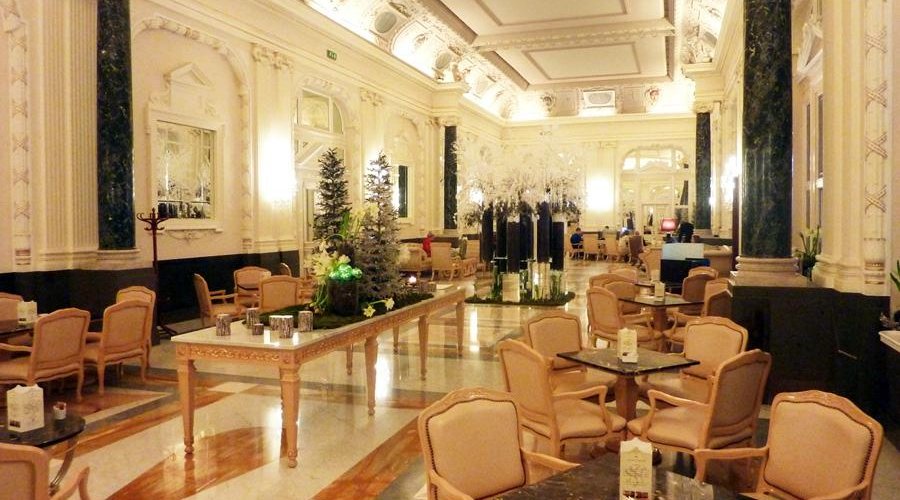Xmas decoration in the hall