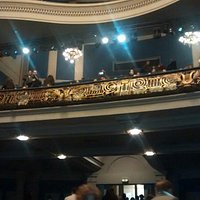 Esperando a que salga Berto.