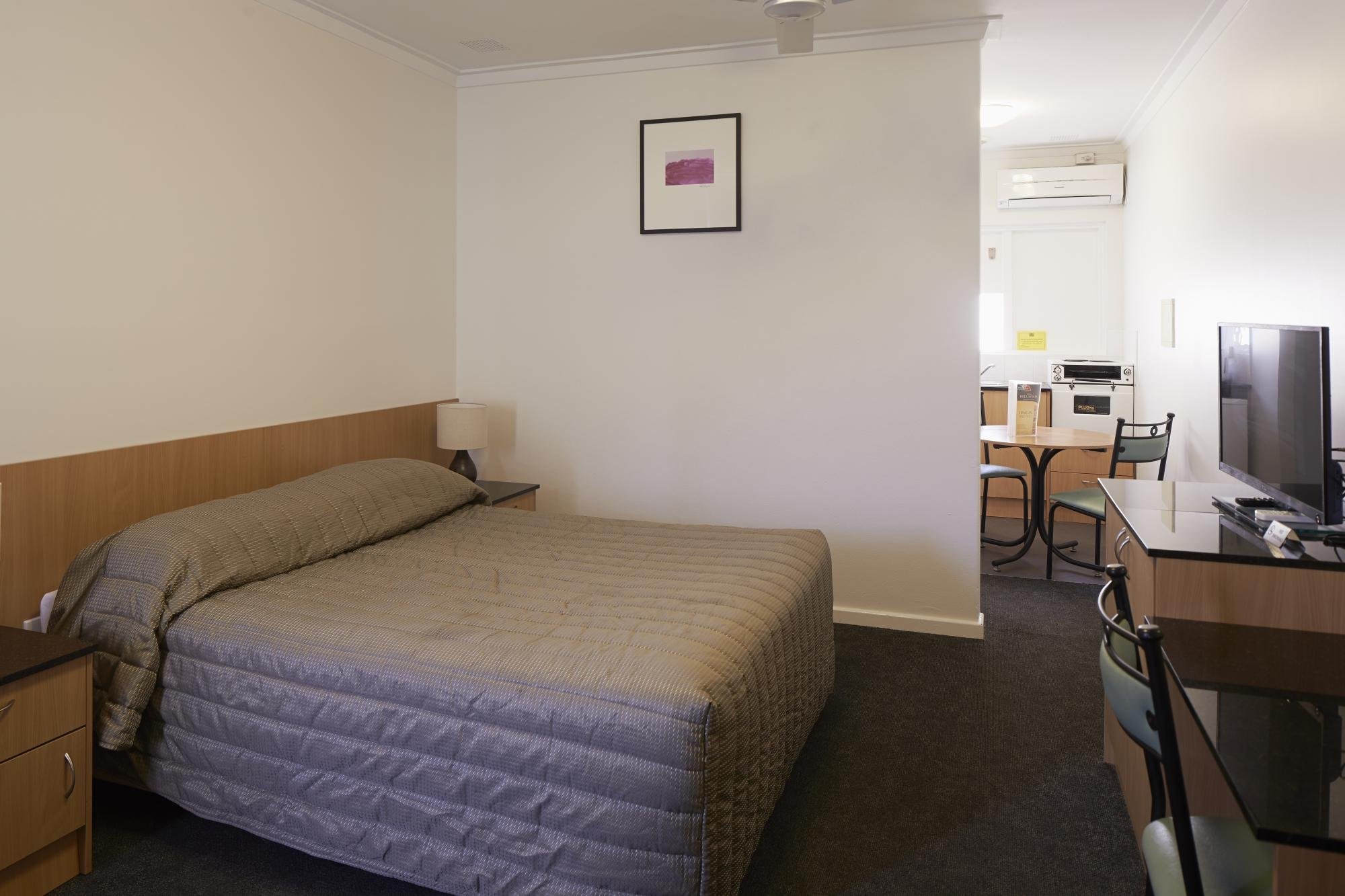 Bailey's Motel by null