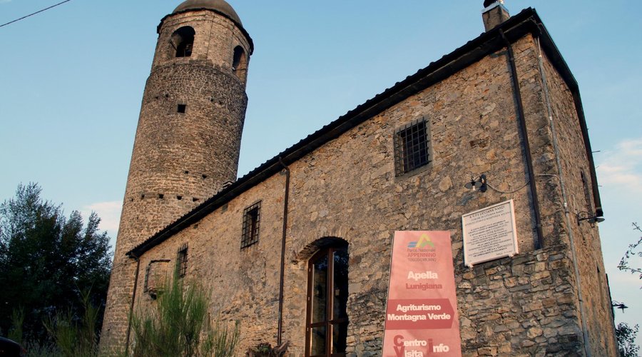 L'antica torre-monastero dove si colloca il ristorante dell'agriturismo