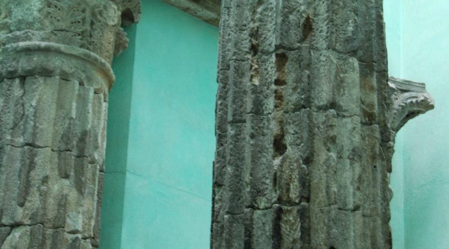 Columna Temple d'August