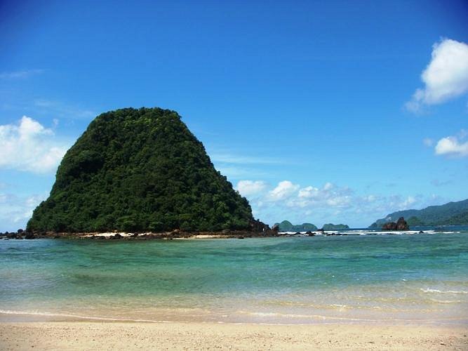 Pulau Merah Beach image
