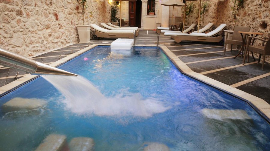 Swimming pool/Hydromassage