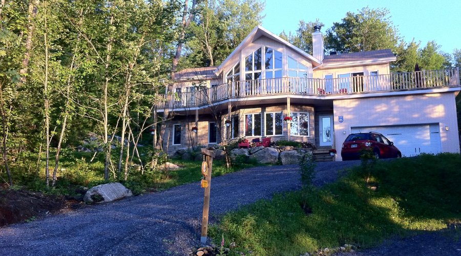 Spendide B&B niché au milieu des montagne, vue sur le Lac Delage