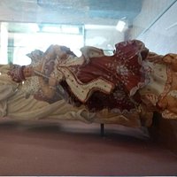 Estatua con dos caras (orixa y santo)