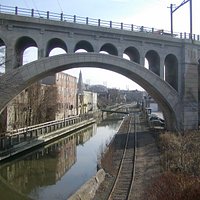 Schuylkill River rail through Manayunk