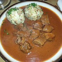 Gulasch e Canederli