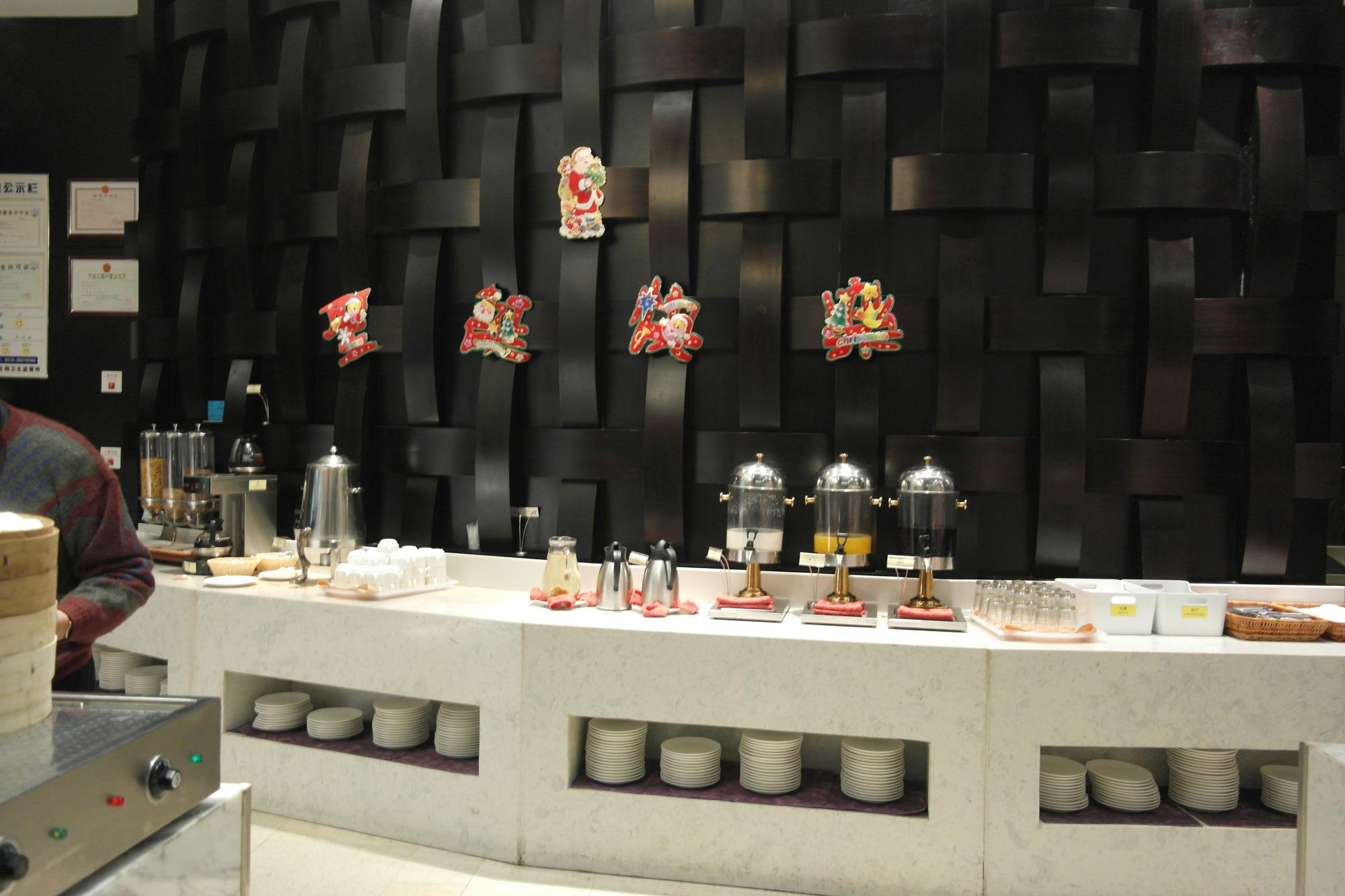 Hotel photo 1 of Noble Crown Hotel.