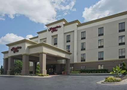 The Hampton Inn Cumming is nestled on the edge of Lake Lanier and near Alpharetta.