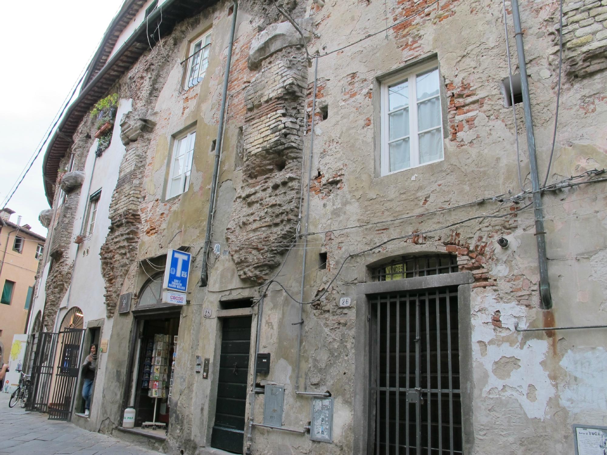 AT HOME BED AND BREAKFAST - Prices & B&B Reviews (Lucca, Italy)