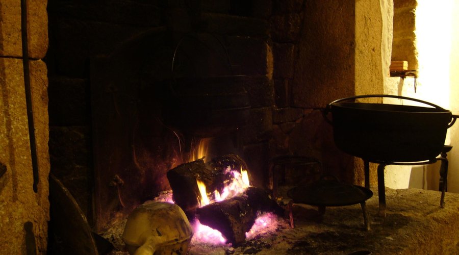 Feu de cheminée - Gîte & Chambres d'hôtes "Le Roseau"
