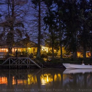 La hosteria vista de noche