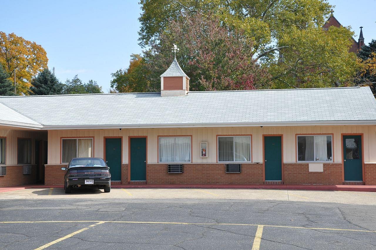 DOWNTOWN MOTEL Prices & Hotel Reviews (Coshocton, Ohio)