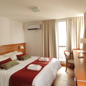 Dormitorio y zona de trabajo.