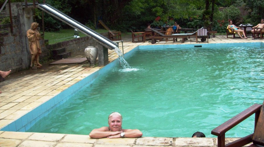 Relaxando na piscina