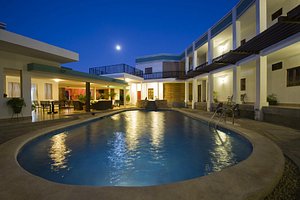 Hotel Mozonte in Managua, image may contain: Villa, Hotel, Plant, Pool