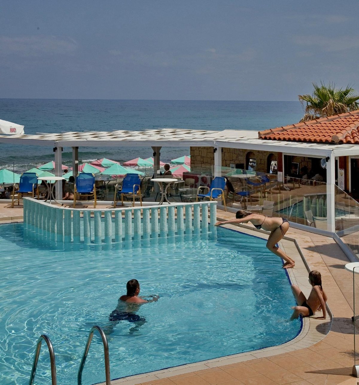 Jo-An Beach Hotel Pool: Pictures & Reviews - Tripadvisor