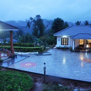 Hotel & grounds