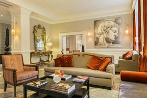 Starhotels Michelangelo in Rome, image may contain: Couch, Home Decor, Living Room, Table