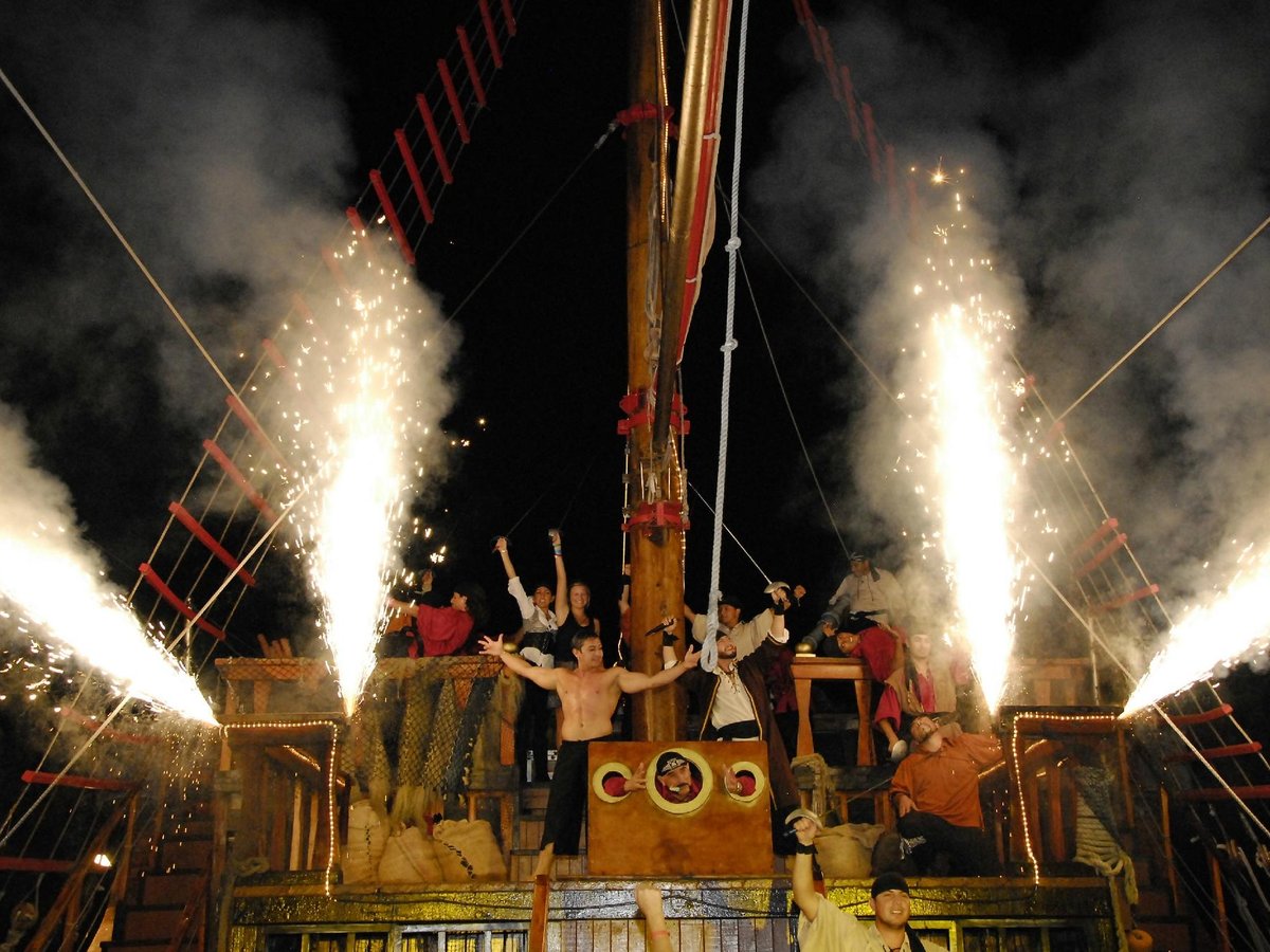 Cancun Jolly Roger Pirate Ship Night Show Including Dinner 2024