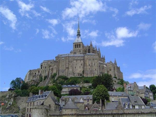 Guia mostra como funciona a areia movediça, que está por todo caminho –  Foto de Découverte de la Baie du Mont Saint Michel, Genets - Tripadvisor