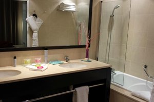Room & Suite