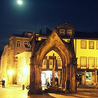 em tempos celebrou batalhas vencidas... hoje, testemunha calado outras batalhas dos Vimaranenses