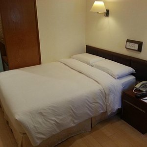 The room is larger than other HK hotel/motel with this price.