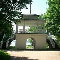 Павильон в парке