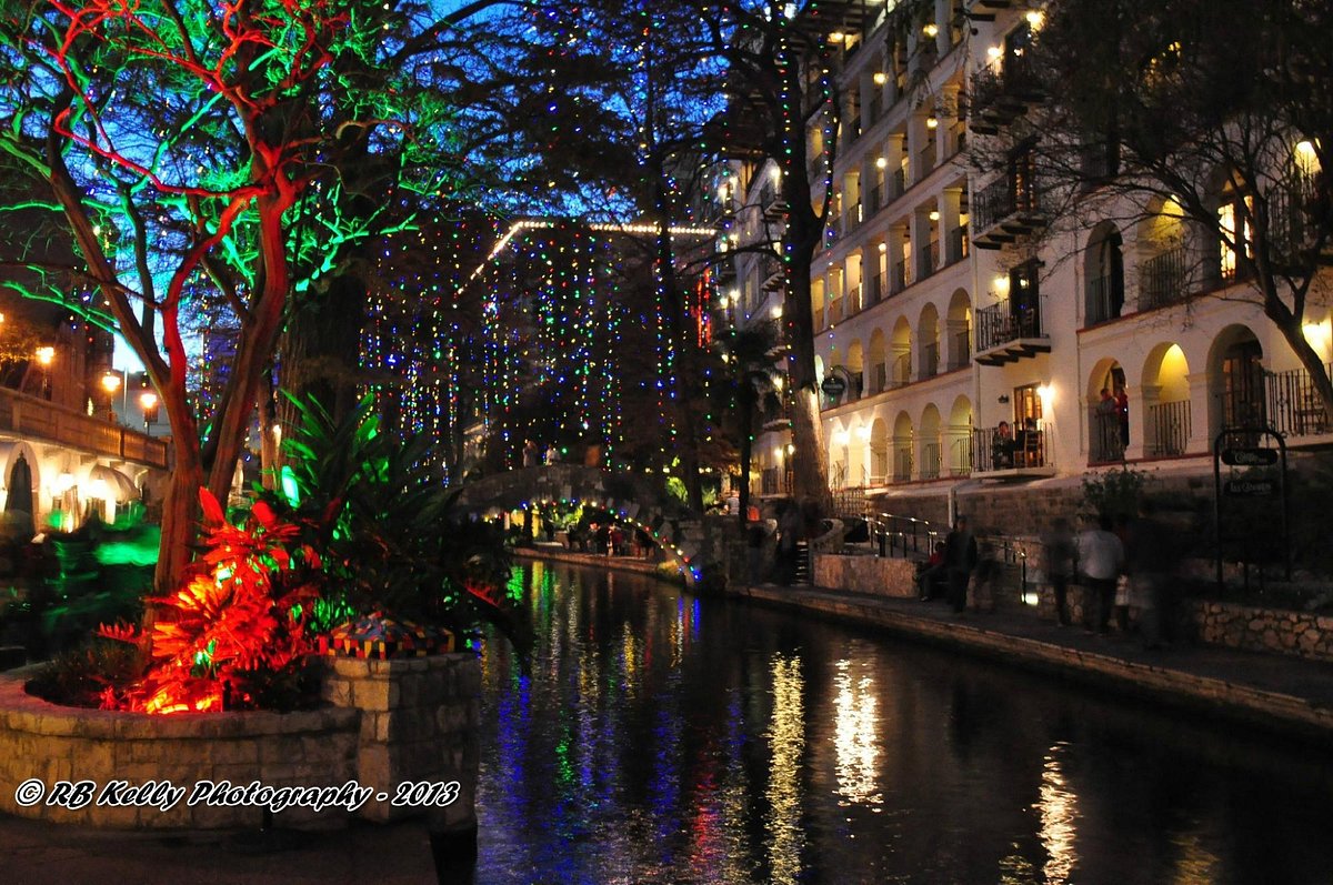 San Antonio River Walk holiday lights tradition continues after