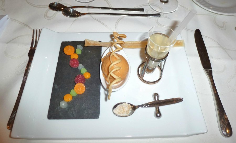 Sorbet von der Hagebutte + Limoncello Gel/Extrakt