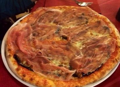 Pizza melanzane fritte e crudo