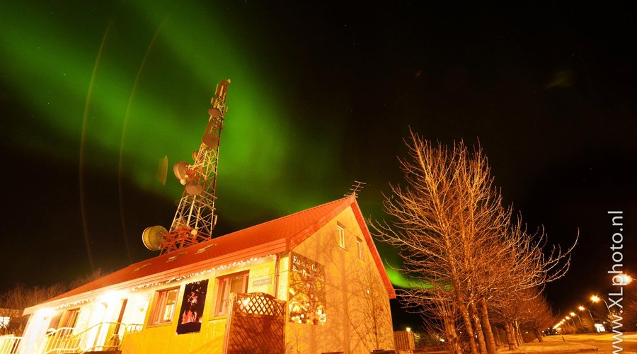 Northern lights above Eldstó Art Café