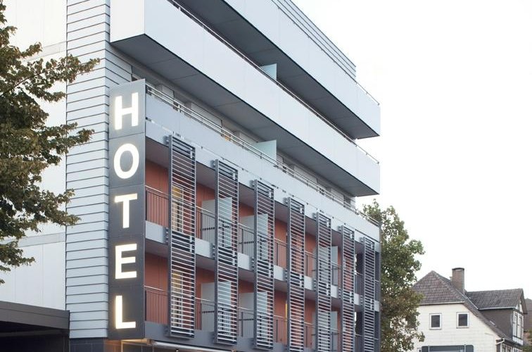 Die neue  Fassade mit Schallschutzdämmung