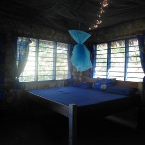 Blue Monkey Beach Cottage / Interior / double bed