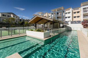 Pool & Beach