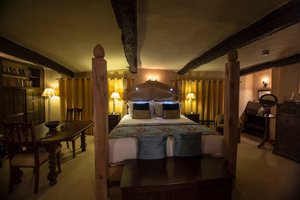 Room & Suite