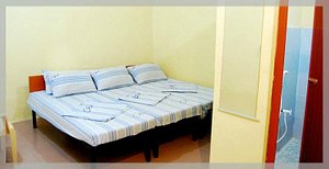 City Motel in Colombo, image may contain: Furniture, Bed, Bedroom, Room