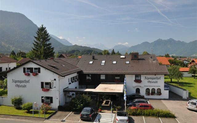 Hotel mit Blick zur Zugspitze