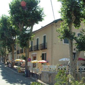 bar hotel restaurant au coeur du village