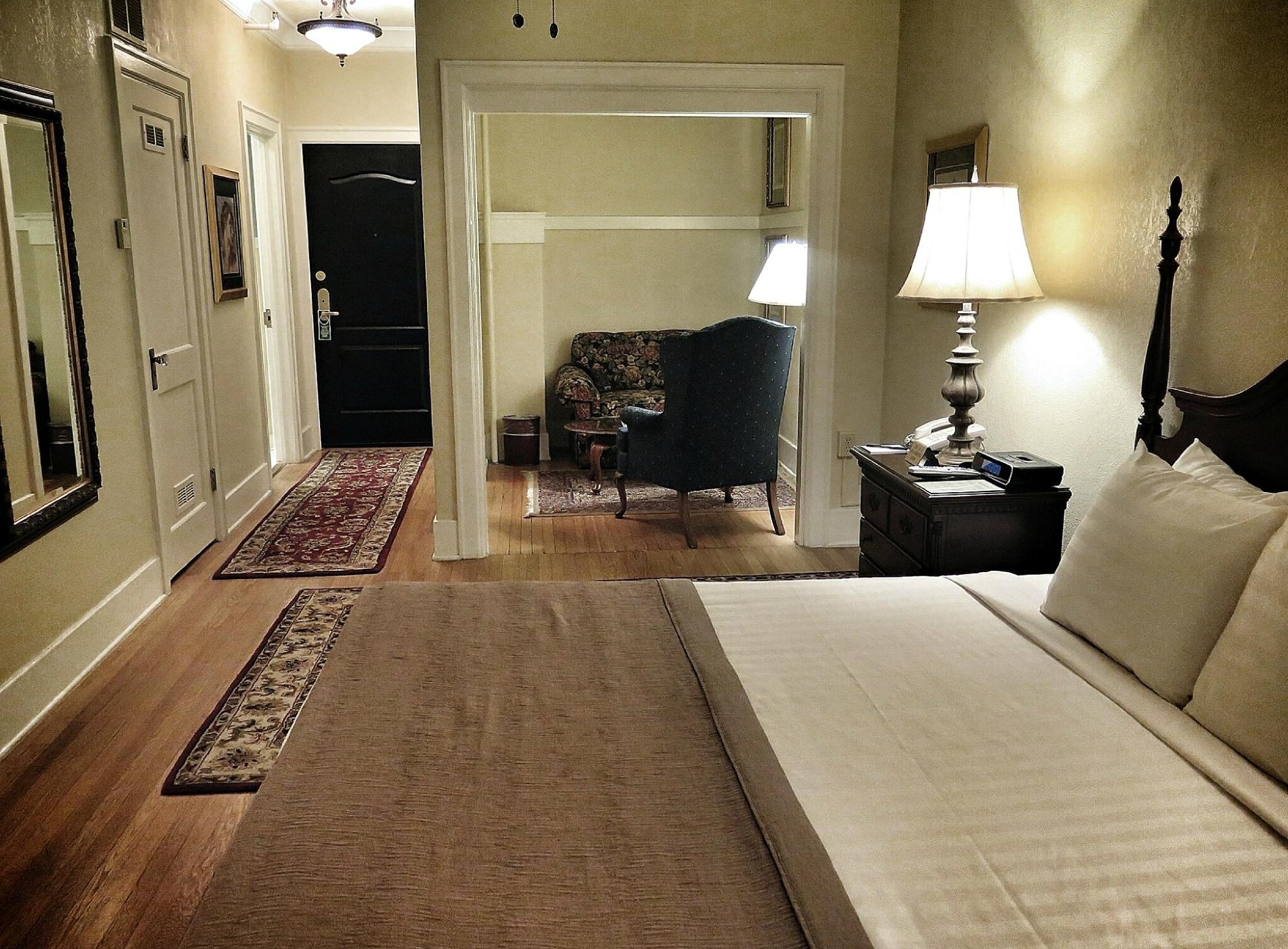 MarQueen Hotel by null