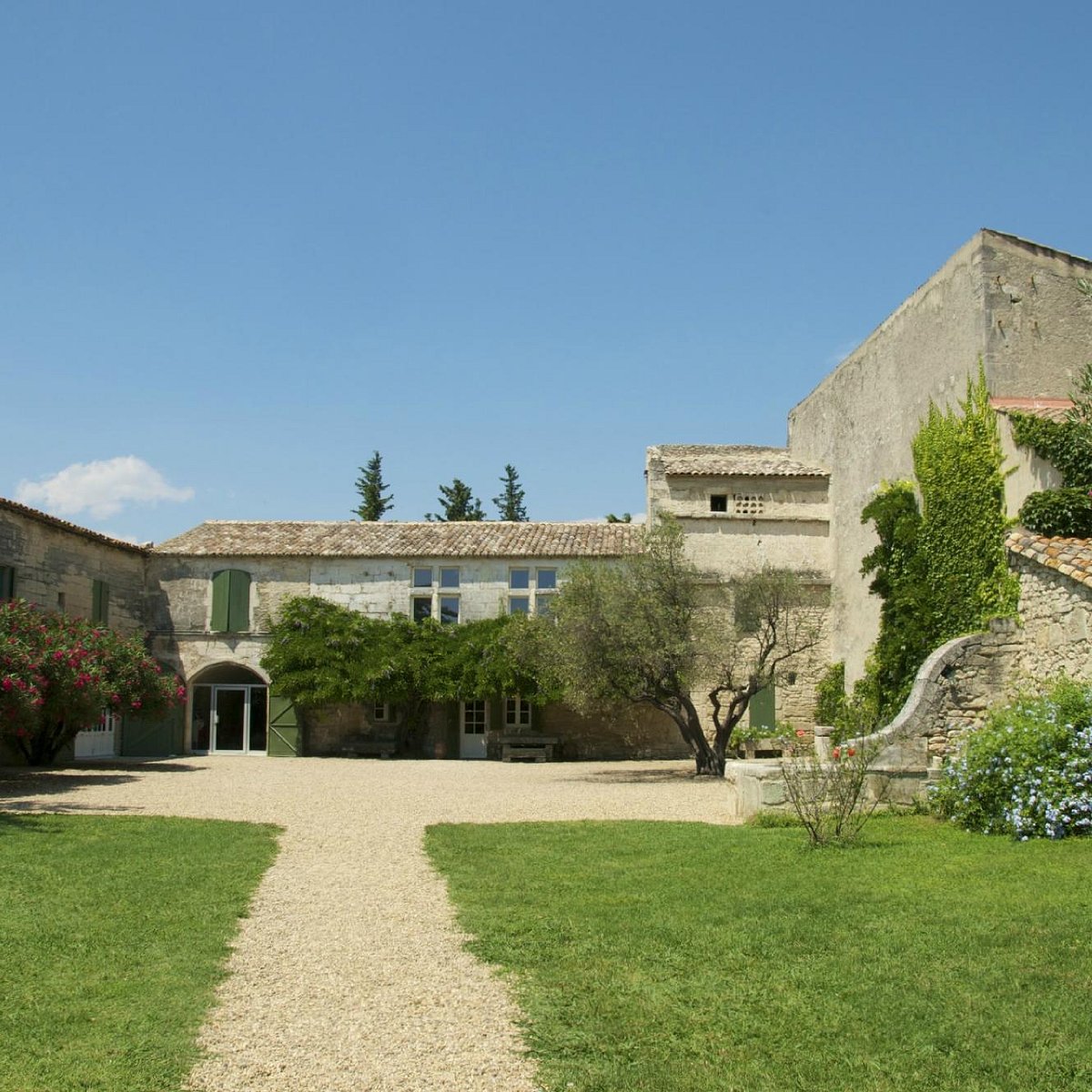 Mas i. Город Бокер Франция. Прованс монастырь. Николя Бокер Nicolas Beaucaire. Beaucaire, Occitanie,старый город фото.