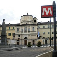 Vista della chiesa di San Salvario, da cui prende nome il quartiere.